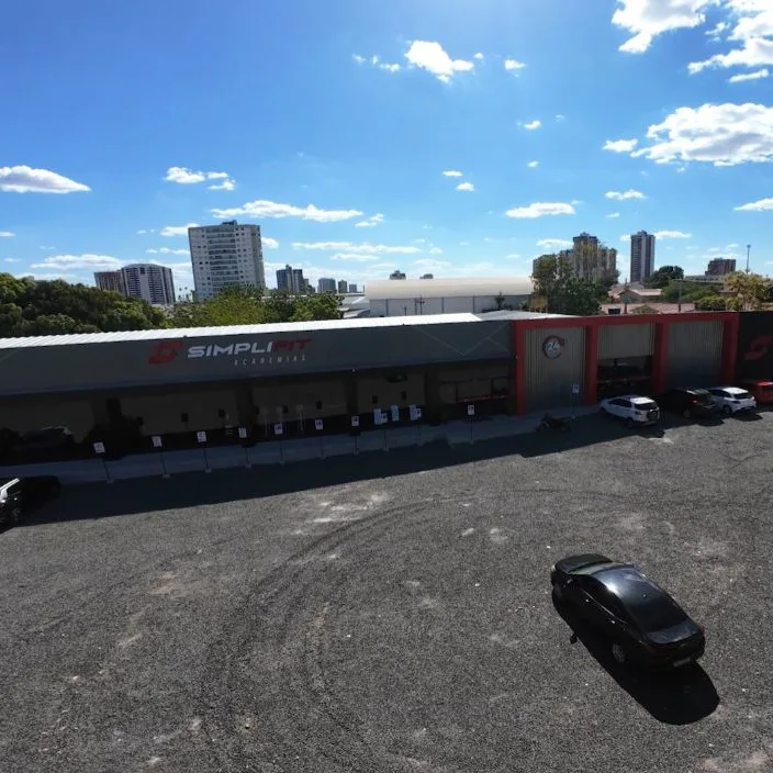 Estacionamento amplo